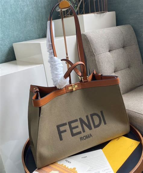 peekaboo x tote fendi